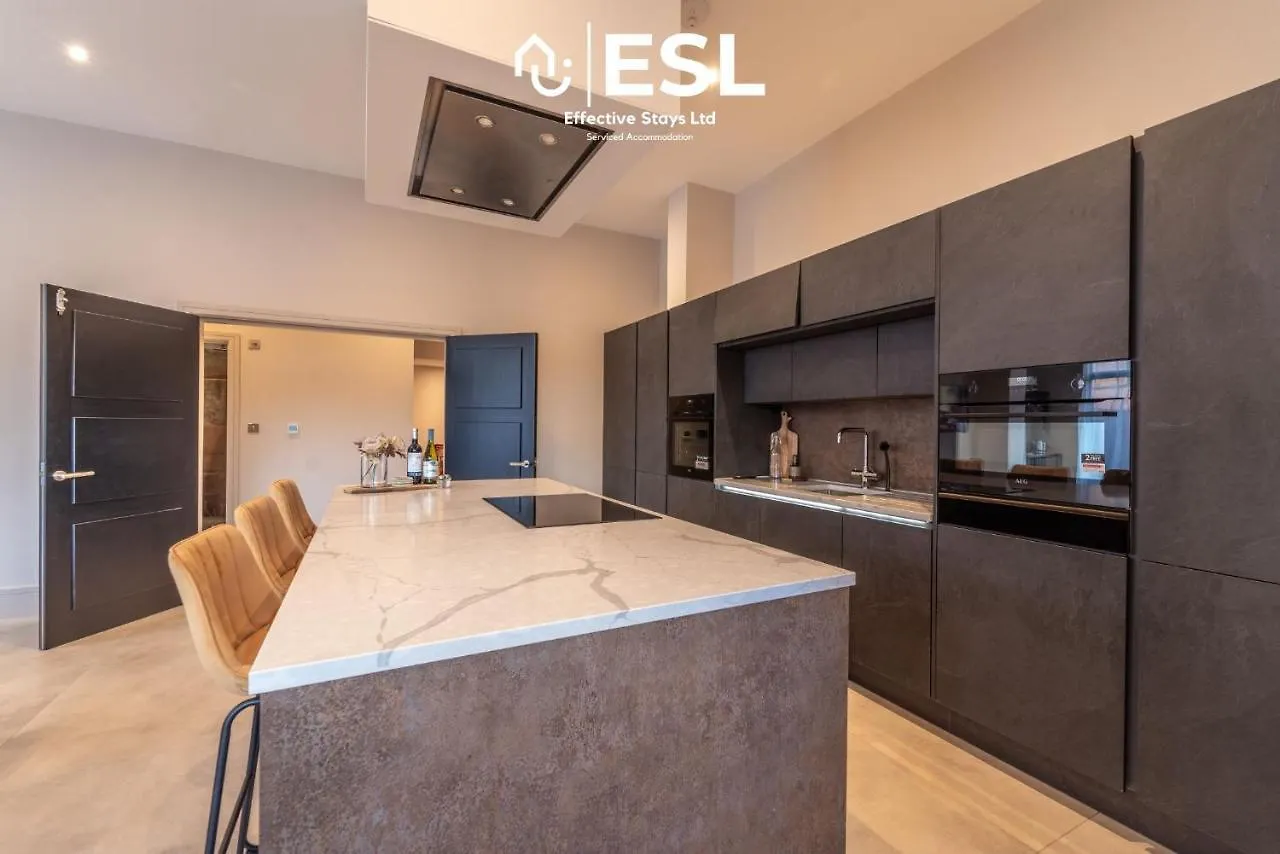 Stunning 4 Bedroom Home Chester
