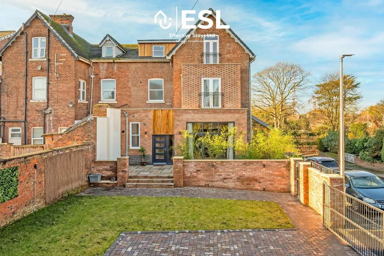Holiday home Stunning 4 Bedroom Home Chester United Kingdom
