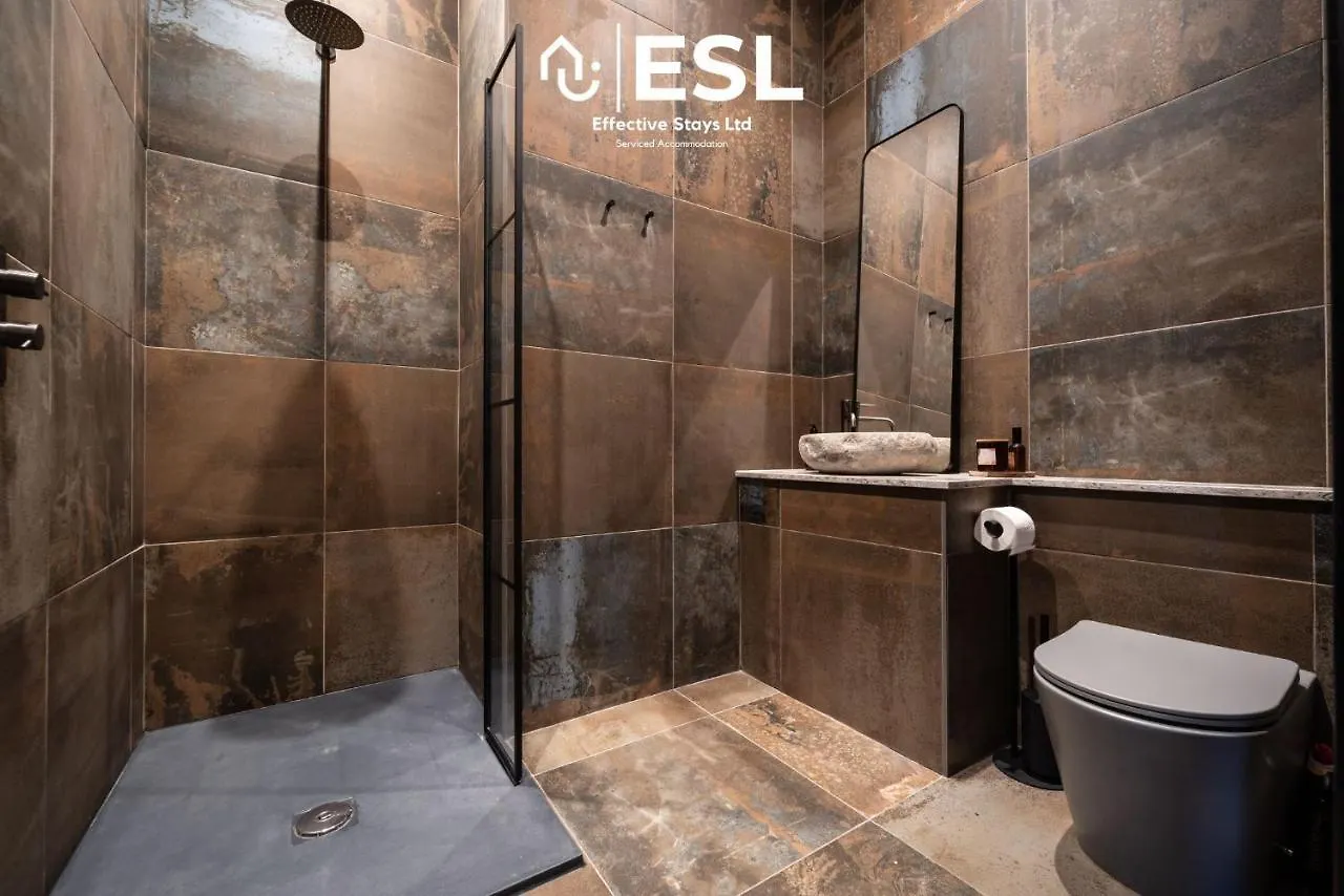 Stunning 4 Bedroom Home Chester Holiday home