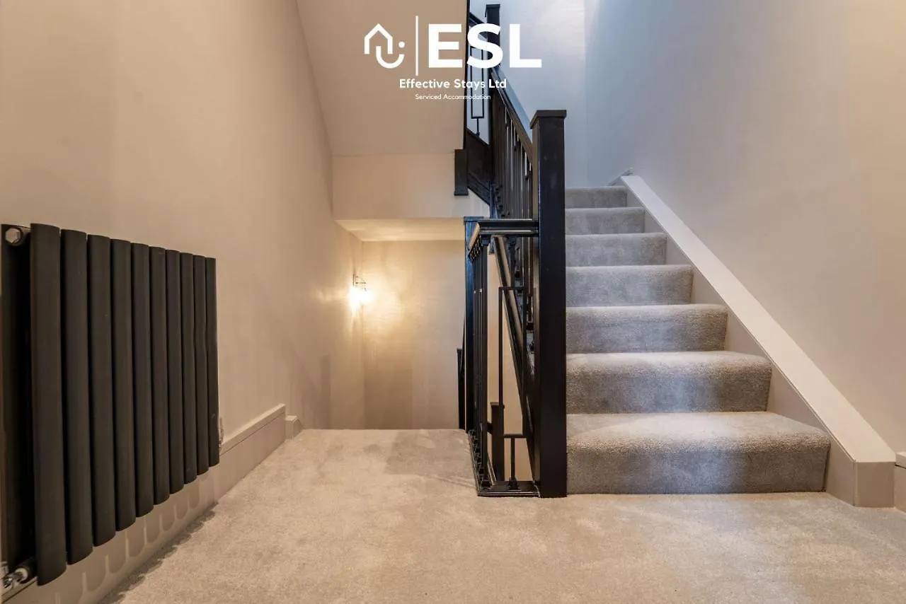 Stunning 4 Bedroom Home Chester 0*,  United Kingdom