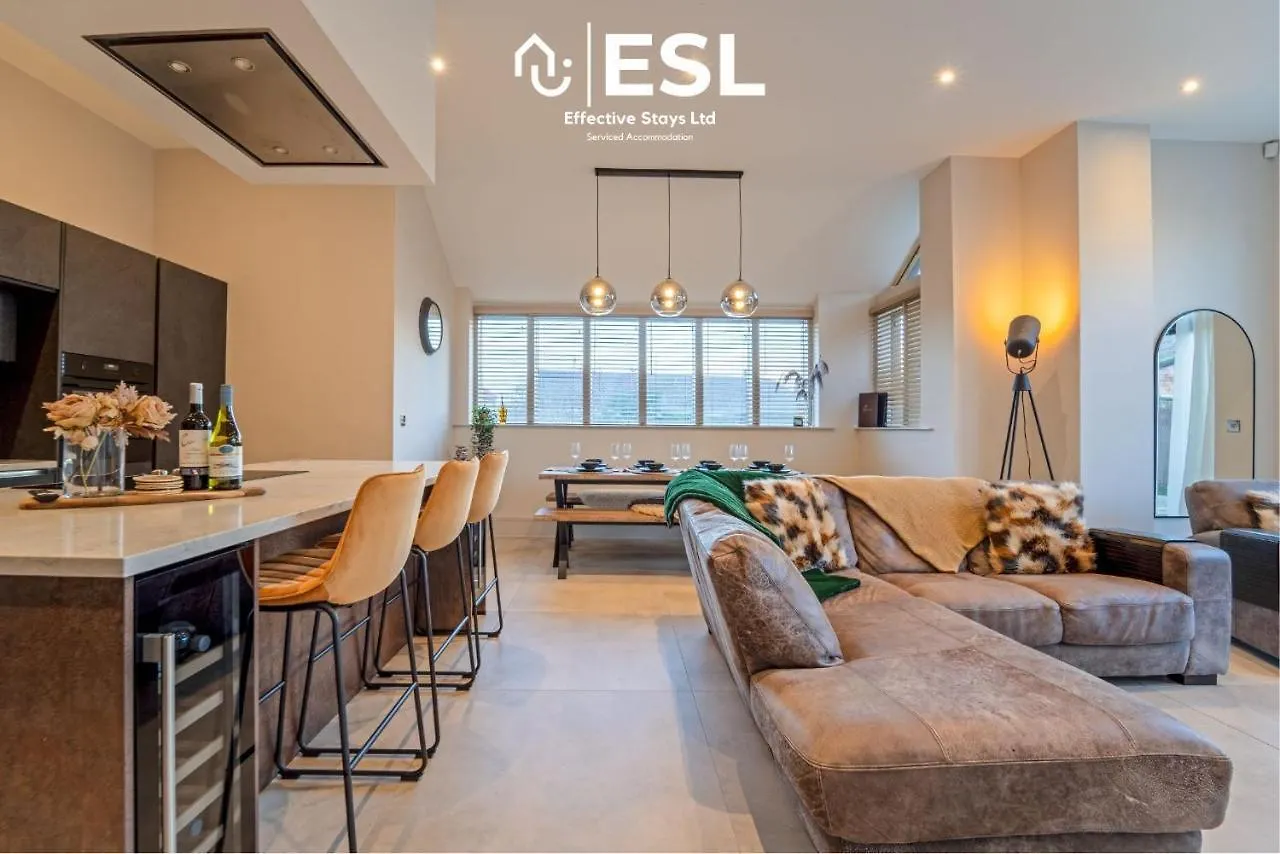 Stunning 4 Bedroom Home Chester